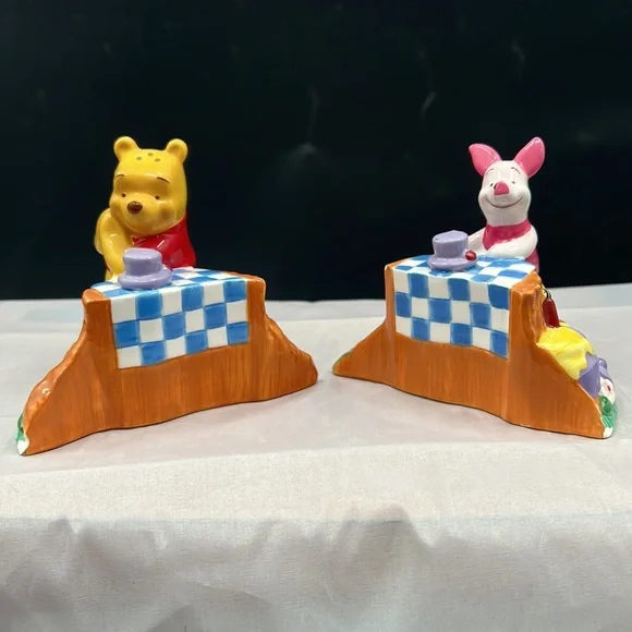 Winnie the Pooh and piglet sal and pepper shakers - Picture 3 of 6